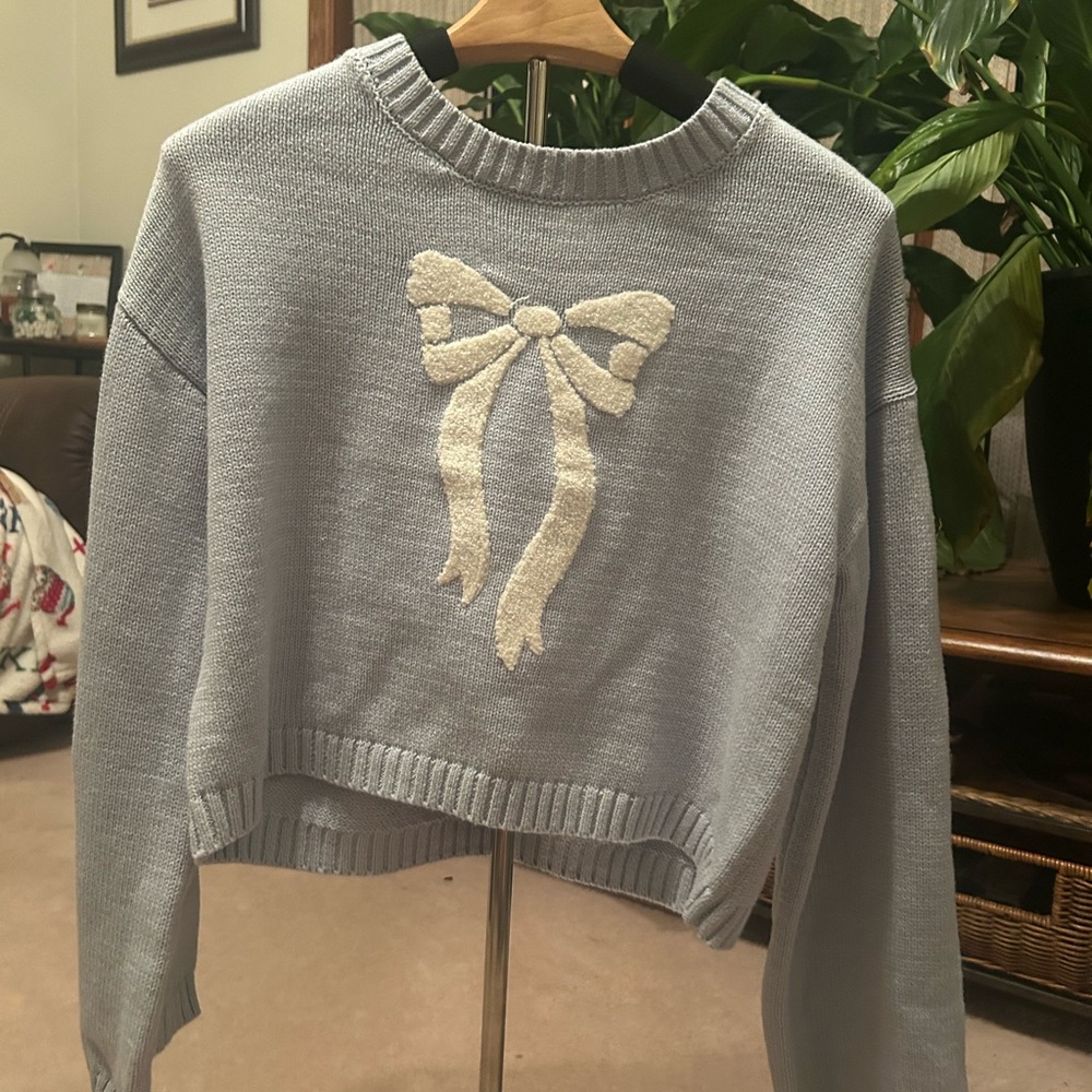 Women's Gray Sweater with Cream Bow